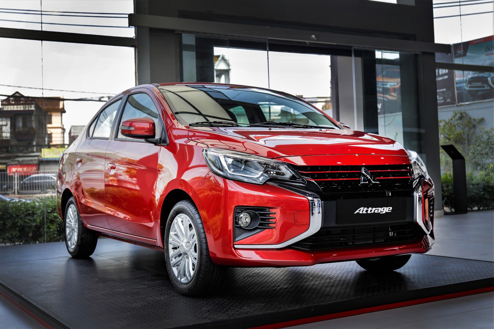 Chọn Mitsubishi Attrage hay Mazda2  trong tầm giá  500 triệu đồng?